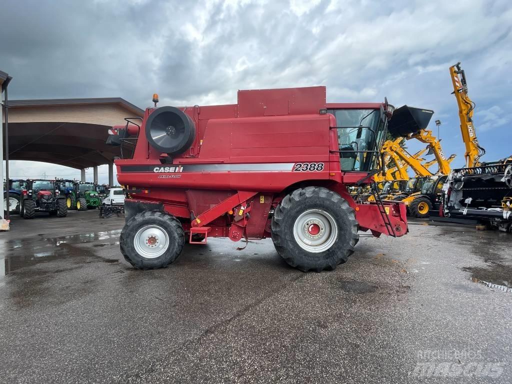 Case IH 2388 Combine de secerat