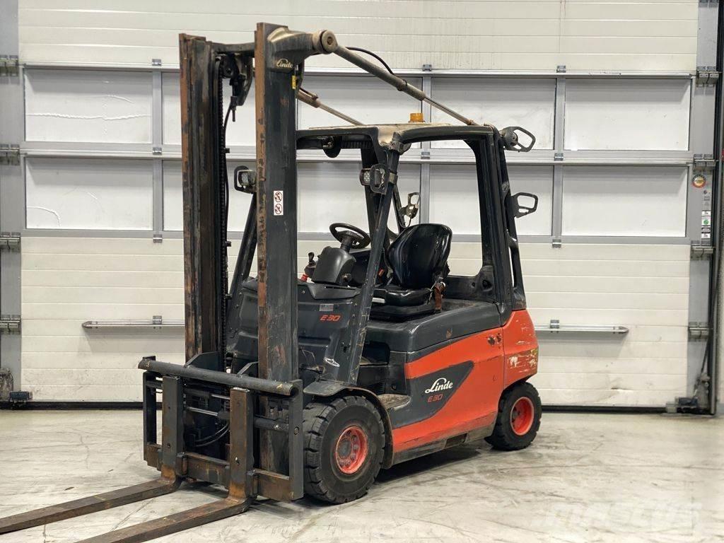 Linde E30-01 Stivuitor electric