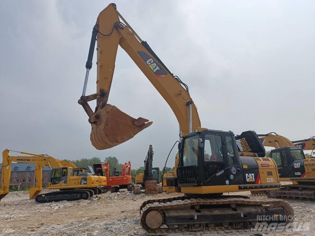 CAT 323D2L Excavatoare pe șenile
