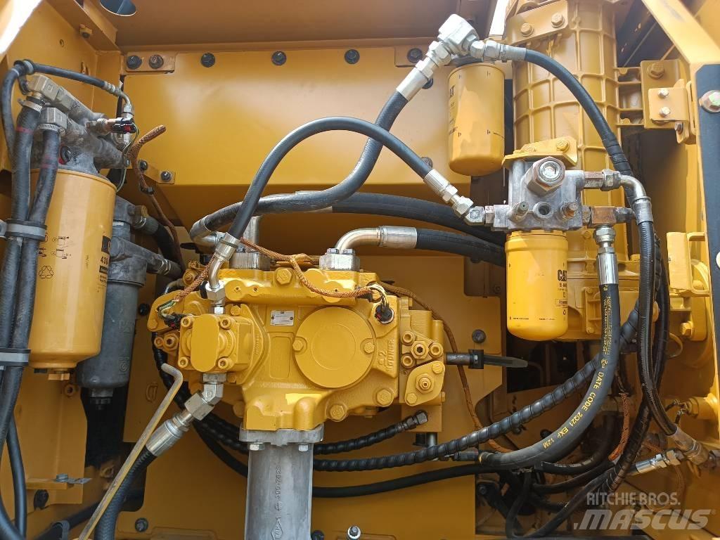 CAT 323D2L Excavatoare pe șenile
