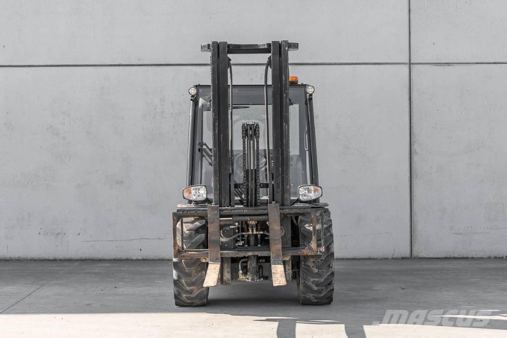 Manitou MC 25-4 Stivuitor diesel