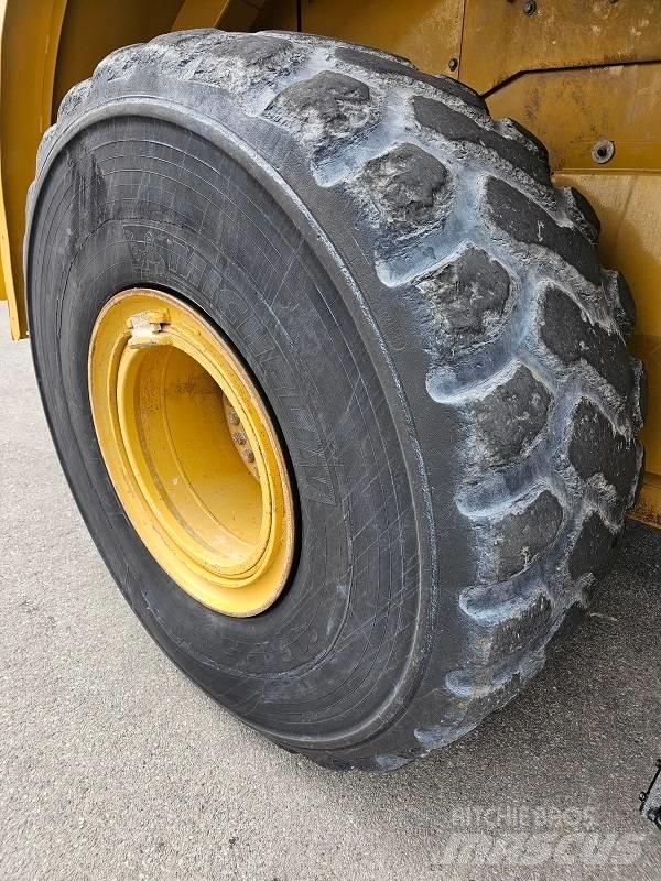 CAT 966K Incarcator pe pneuri