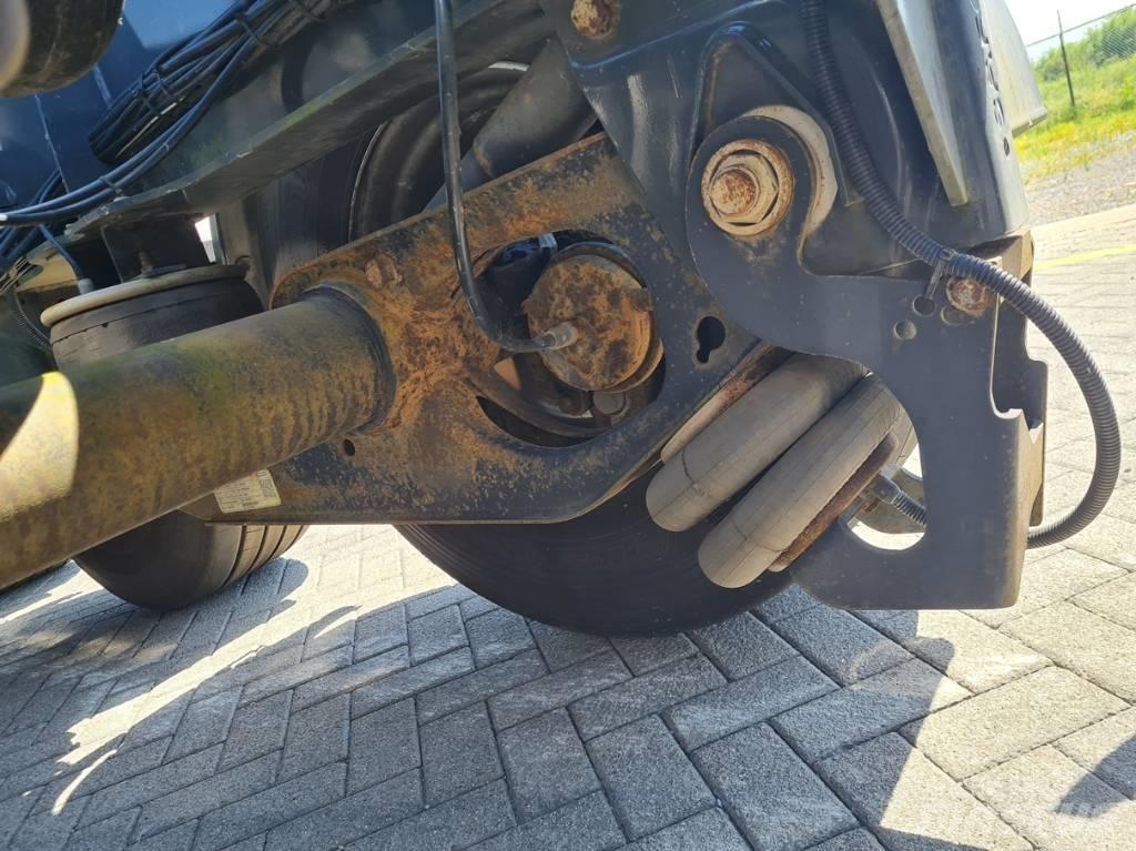 Wielton NS-3 Camion cu semi-remorca cu incarcator