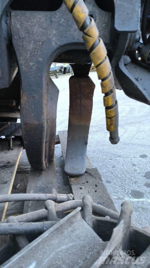 Komatsu 350 Combine forestiere