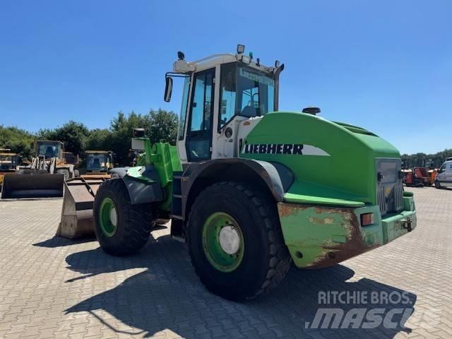 Liebherr L 538 Incarcator pe pneuri