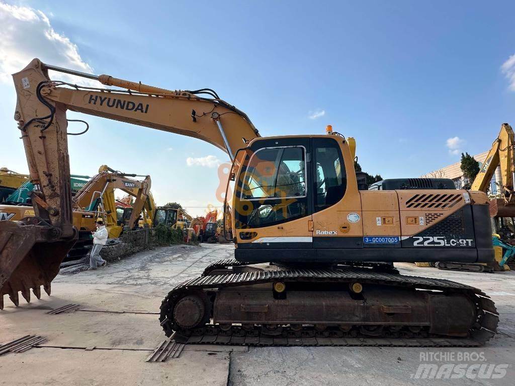 Hyundai 225 Excavatoare pe șenile
