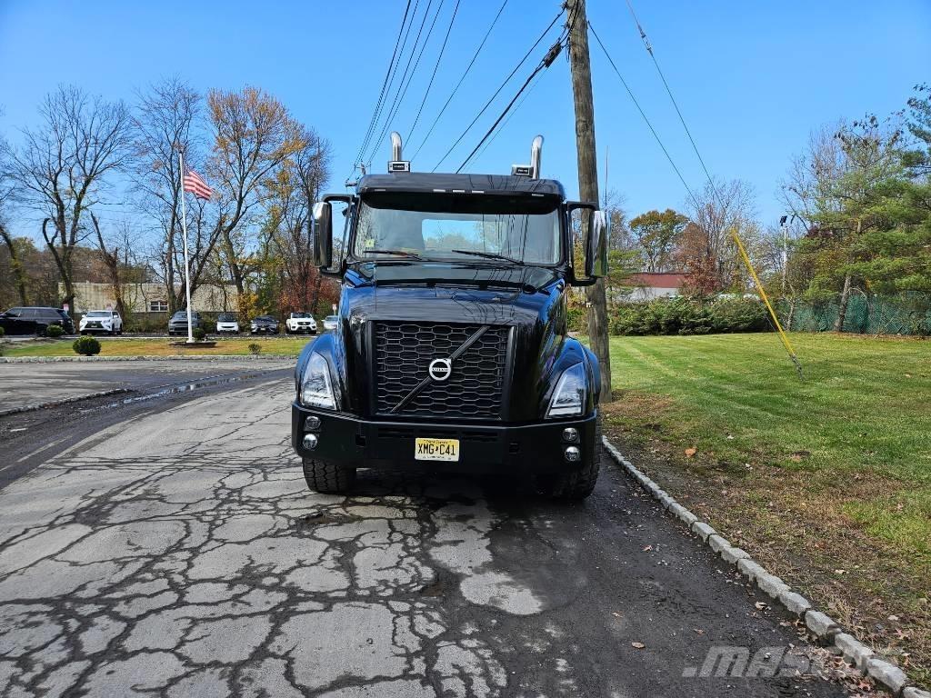 Volvo VNX 64 T300 Camioane platforma/prelata