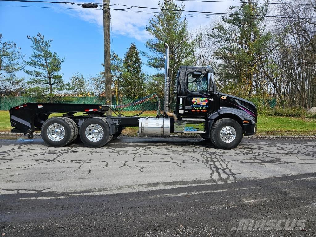 Volvo VNX 64 T300 Camioane platforma/prelata