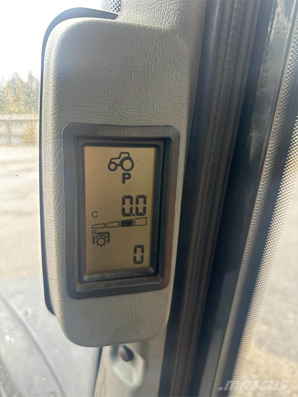 Valtra N142 Tractoare