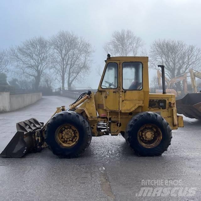 CAT 910 Incarcator pe pneuri
