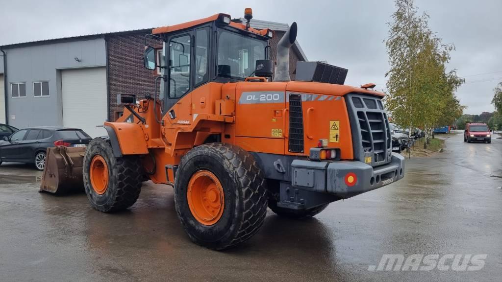 Doosan DL 200-3 Incarcator pe pneuri
