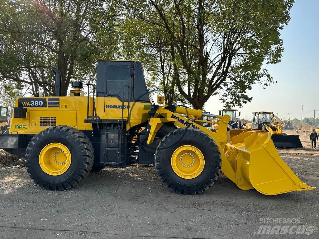 Komatsu WA 380 Incarcator pe pneuri