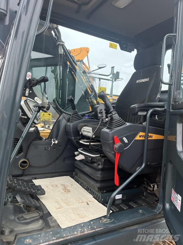 Hyundai HX 220 Excavatoare pe șenile
