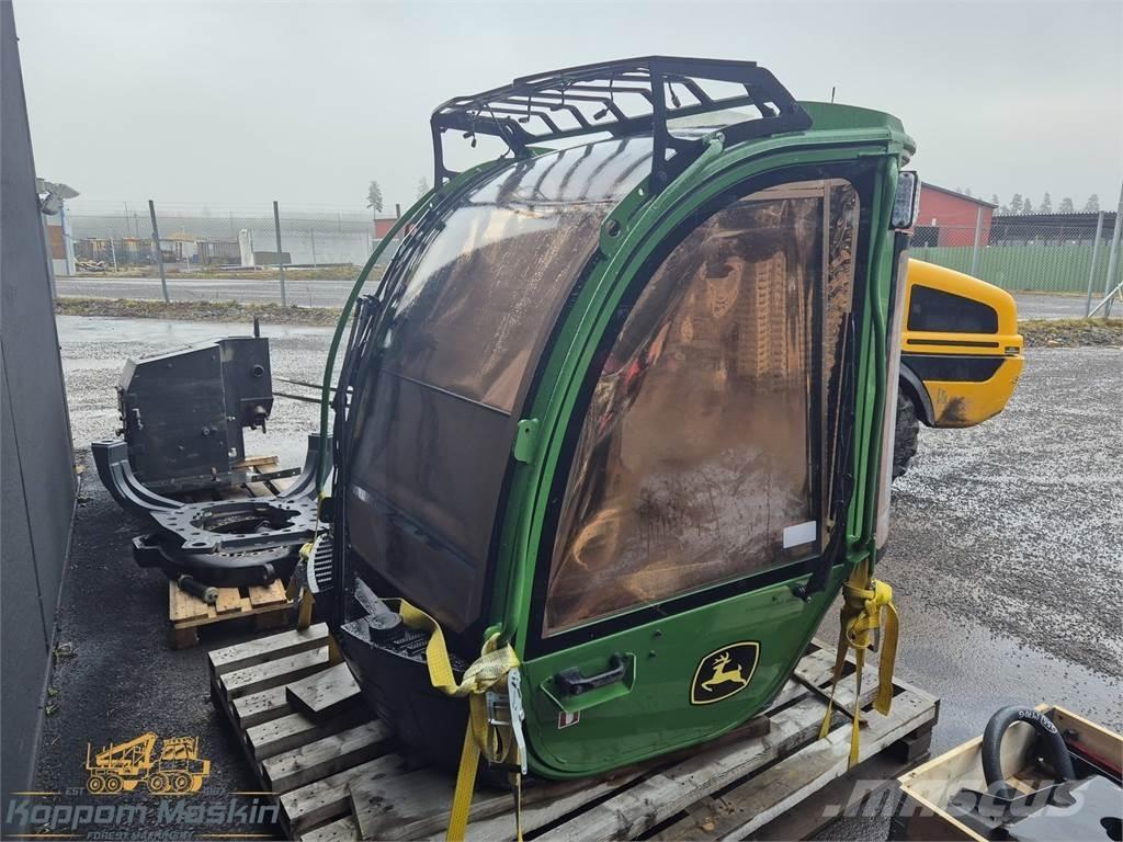 John Deere 1270G Cabine si interior