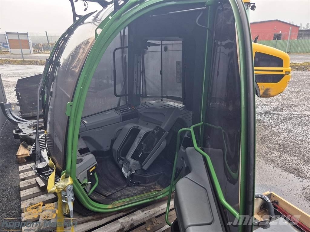 John Deere 1270G Cabine si interior
