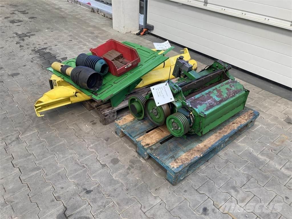 John Deere 8300 Forajere cu autopropulsare