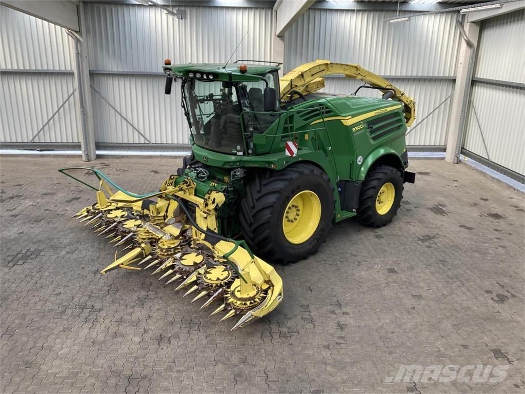 John Deere 8300 Forajere cu autopropulsare