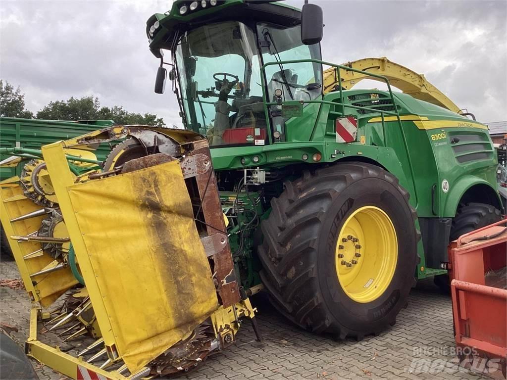 John Deere 8300 Forajere cu autopropulsare