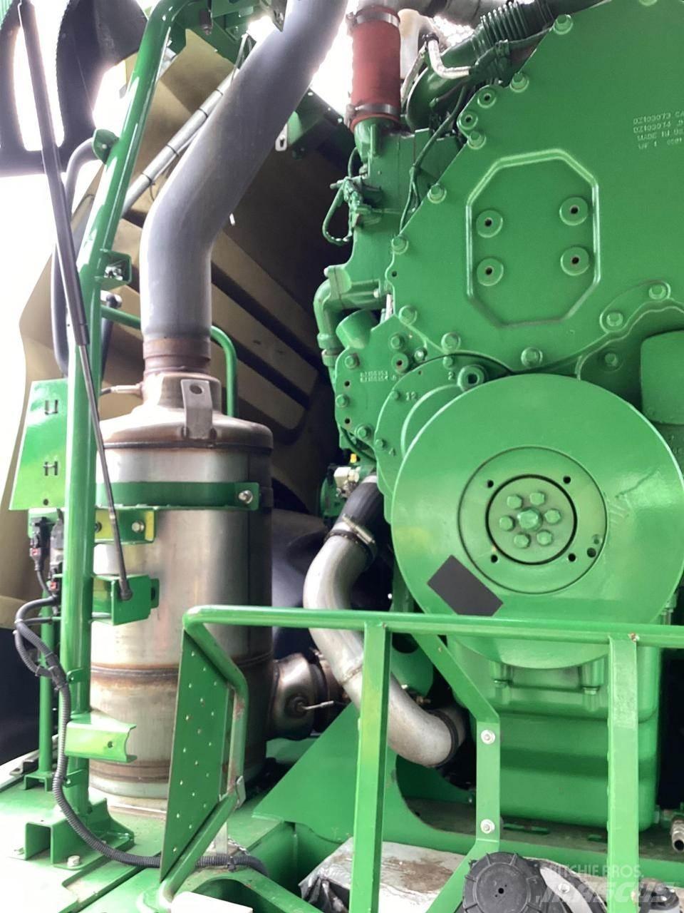 John Deere 8300 Forajere cu autopropulsare