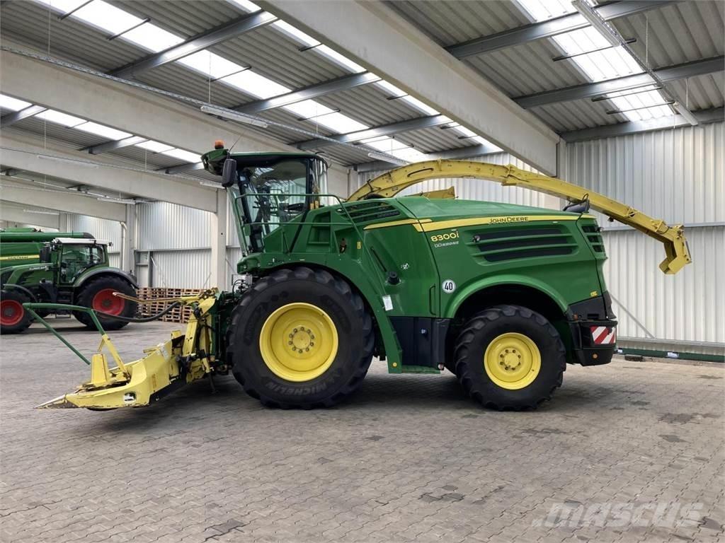 John Deere 8300 Forajere cu autopropulsare