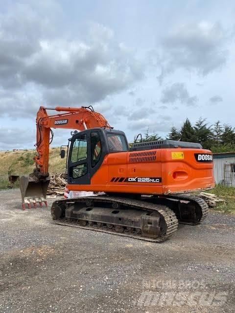 Doosan DX 225 NLC Excavatoare pe șenile
