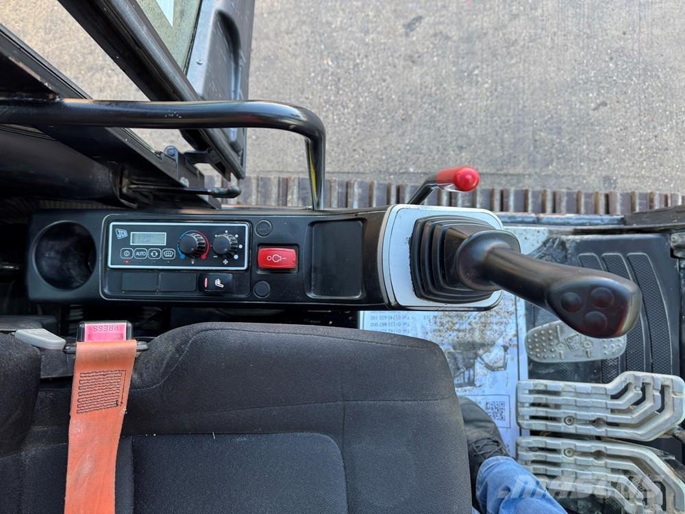 JCB JS130LC Excavatoare pe șenile
