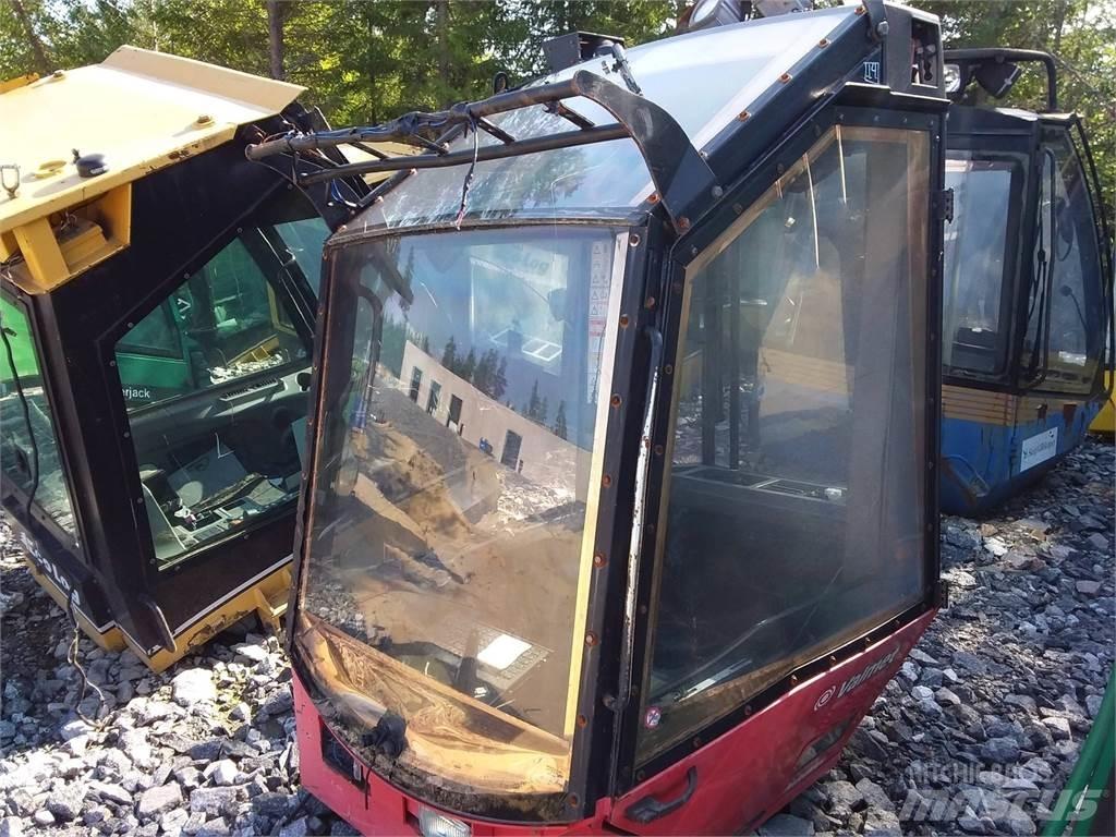 Valmet 901 Cabine si interior