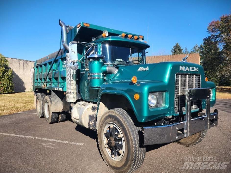 Mack 690S Autobasculanta