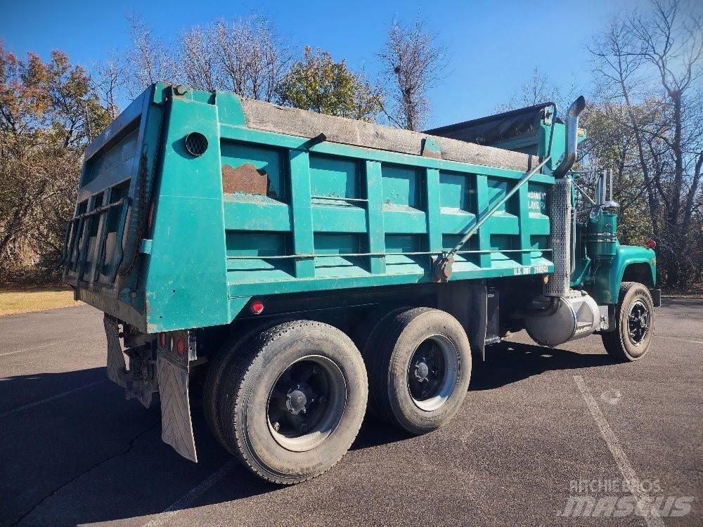 Mack 690S Autobasculanta