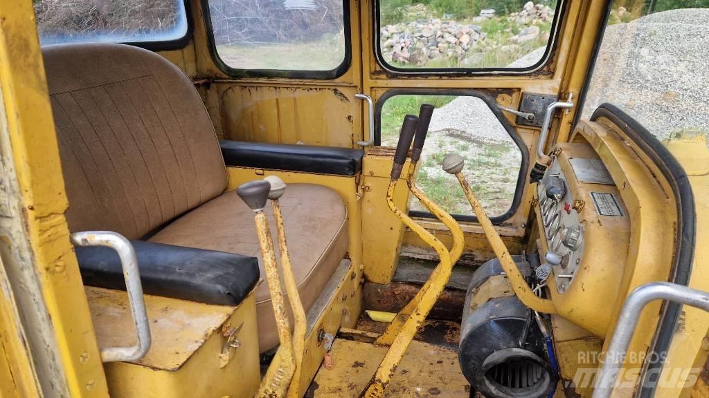 CAT D 4 D Buldozere pe senile