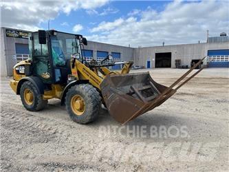 CAT 906M Incarcator pe pneuri