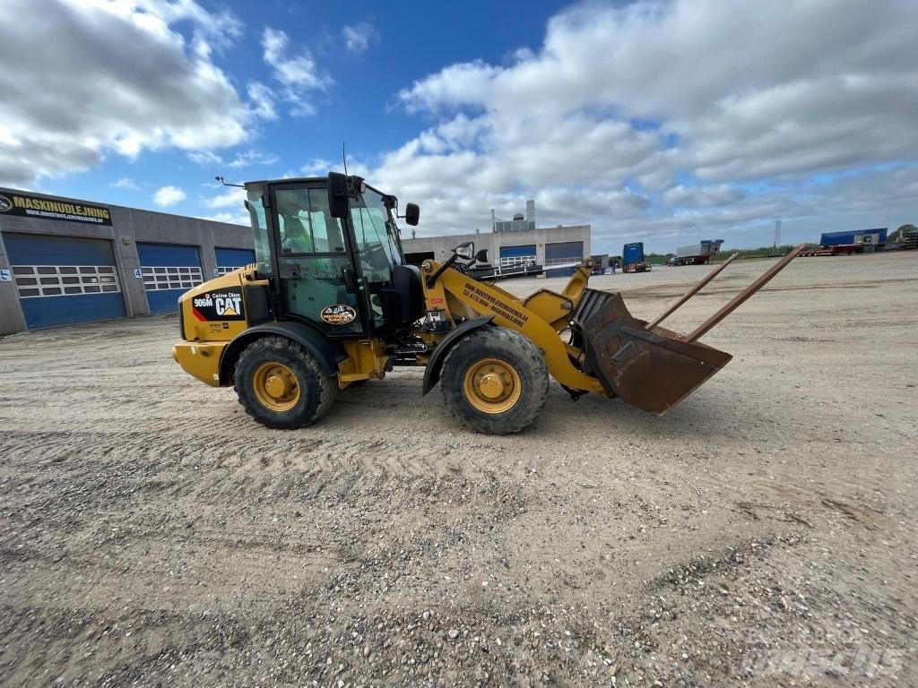 CAT 906M Incarcator pe pneuri