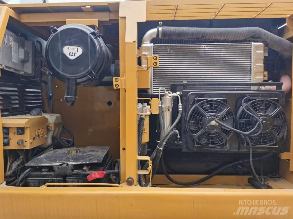CAT 320 DL Excavatoare pe șenile
