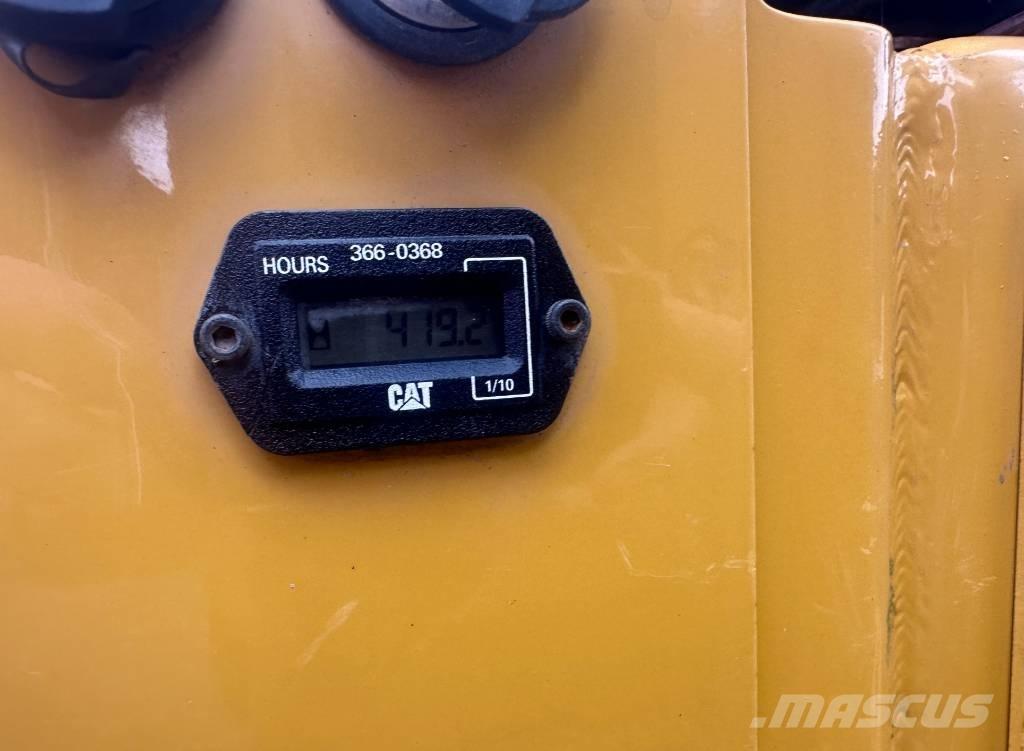 CAT CB 1.7 Cilindri compactori dubli