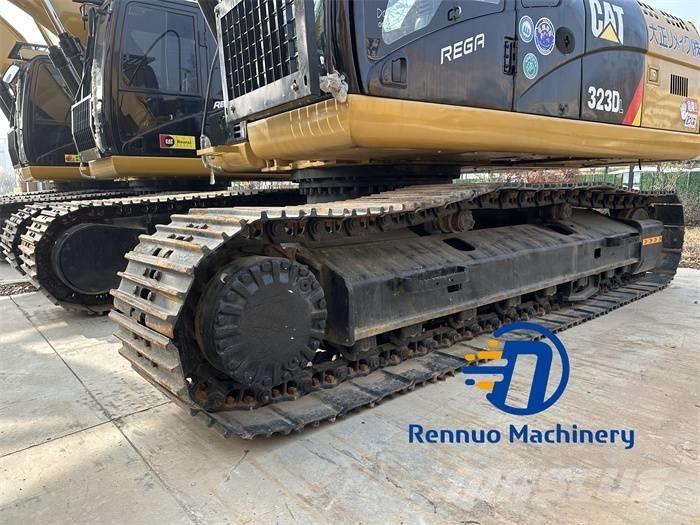 CAT 323D/323/323DL Excavatoare pe șenile
