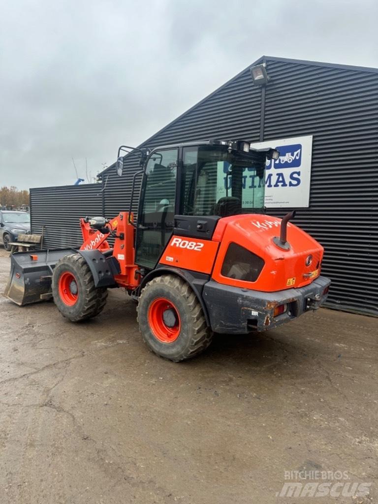 Kubota R 082 Incarcator pe pneuri
