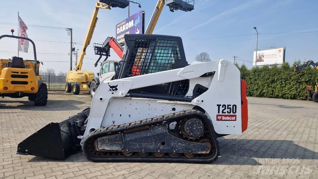 Bobcat T 250 Încarcatoare cu excavator
