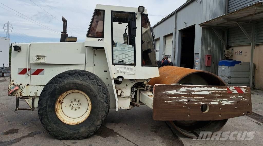 CAT CS583 C Compactoare monocilindrice