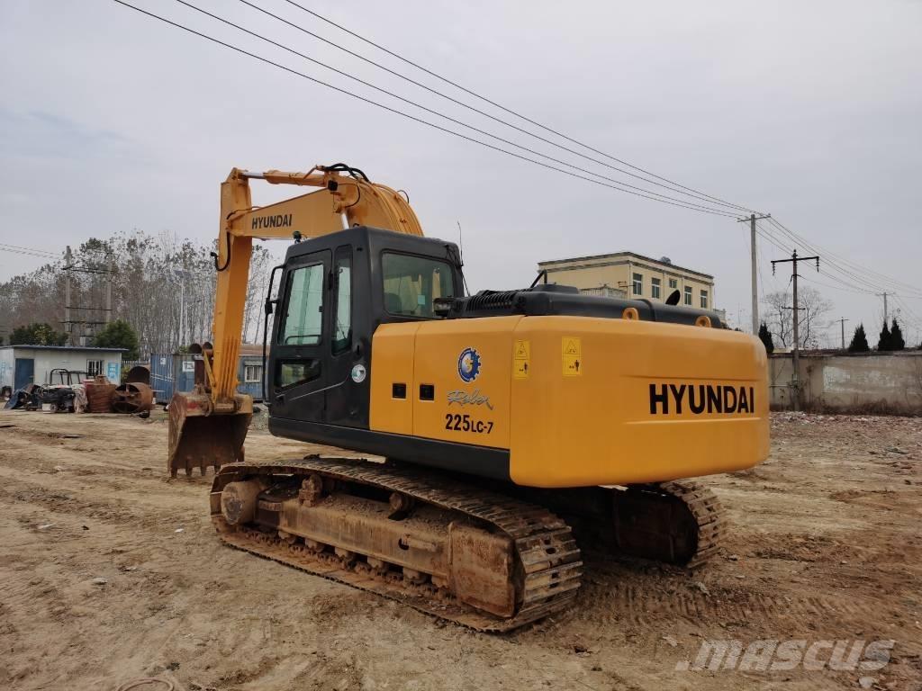 Hyundai R225LC-7 Excavatoare pe șenile
