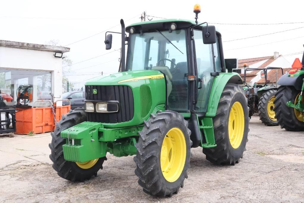 John Deere 6120 Tractoare