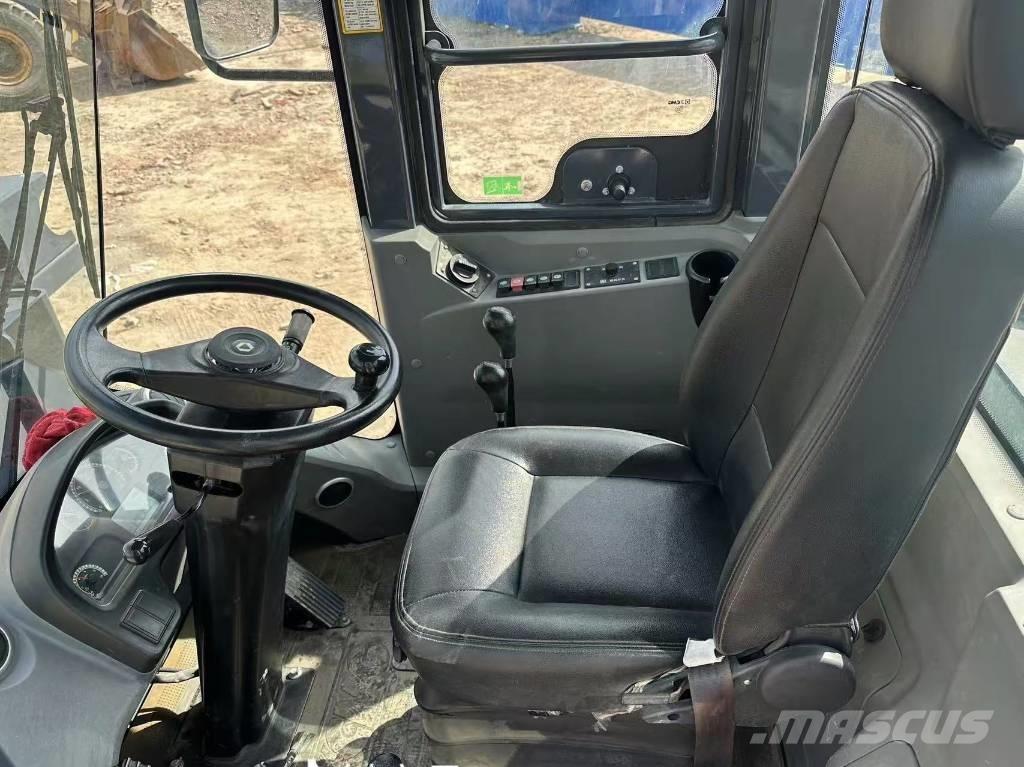 XCMG LW 300 FV Incarcator pe pneuri