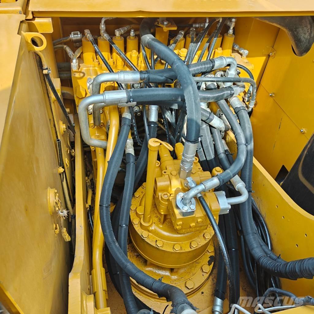CAT 323 D L Excavatoare pe șenile
