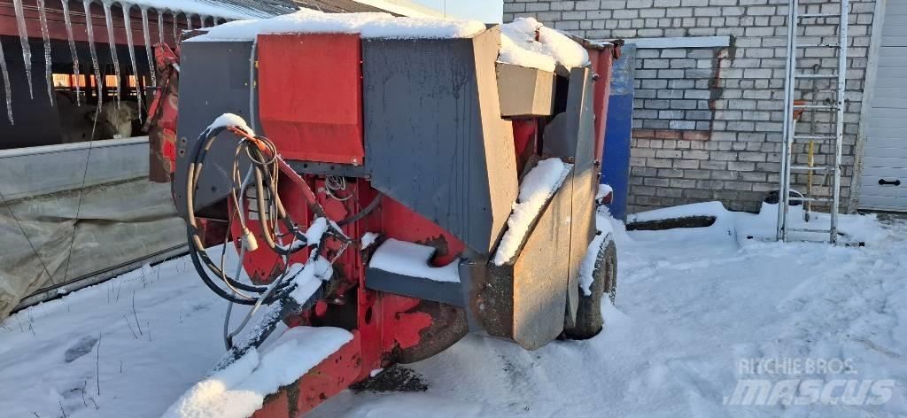 Kuhn Primor 3560 Debalotare, taiere, impachetare