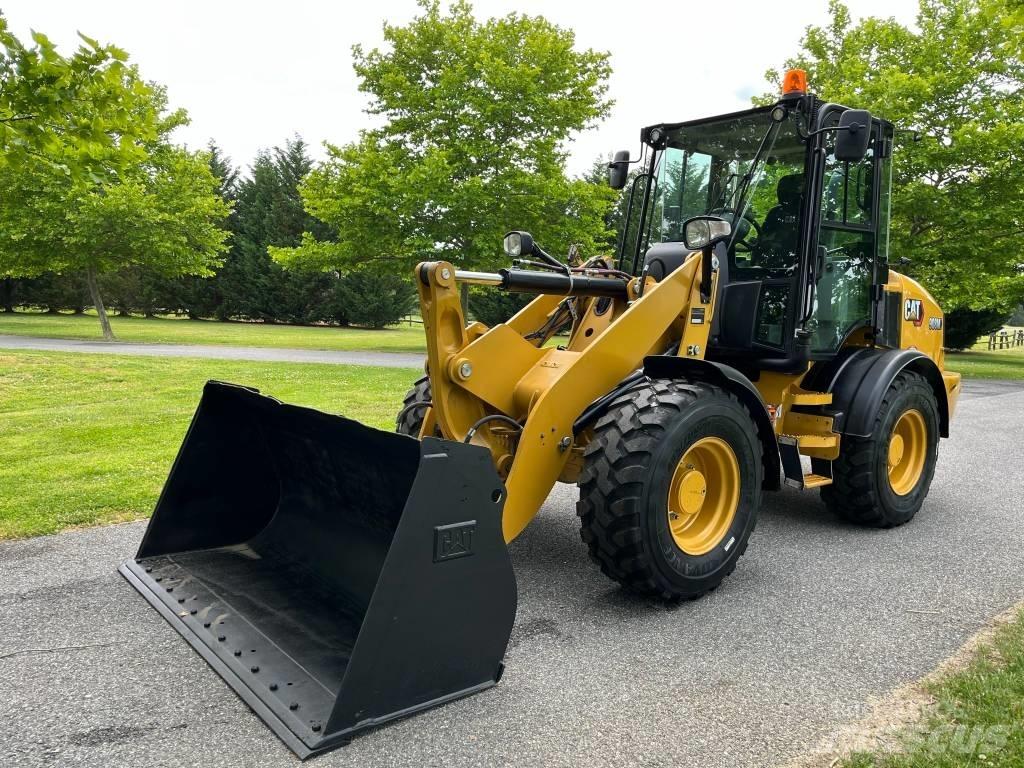 CAT 908M Incarcator pe pneuri