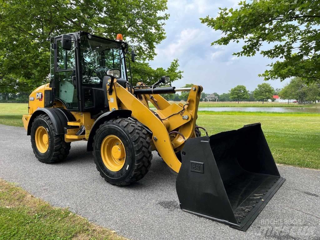 CAT 908M Incarcator pe pneuri