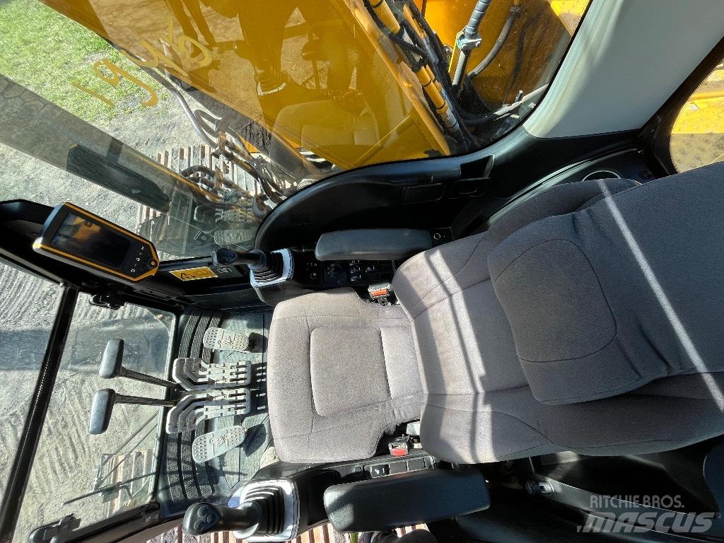 JCB JS 220 LC Excavatoare pe șenile
