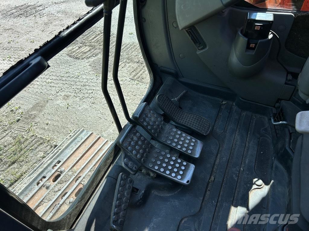 Hitachi ZX 135 US Excavatoare pe șenile
