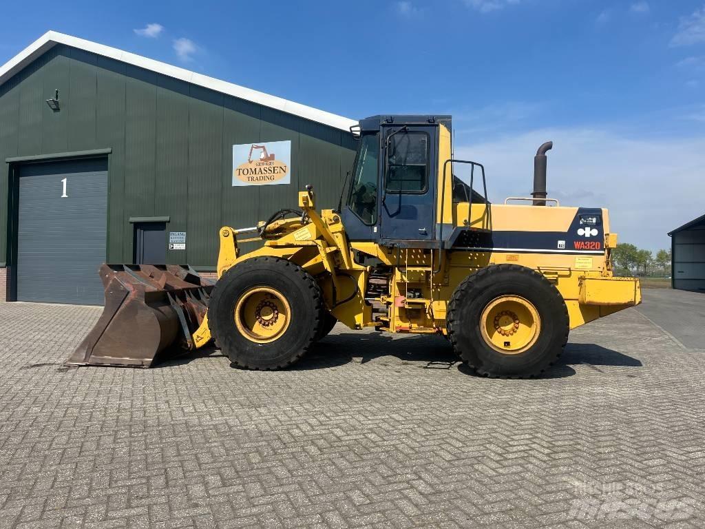 Komatsu WA 320-1 Incarcator pe pneuri