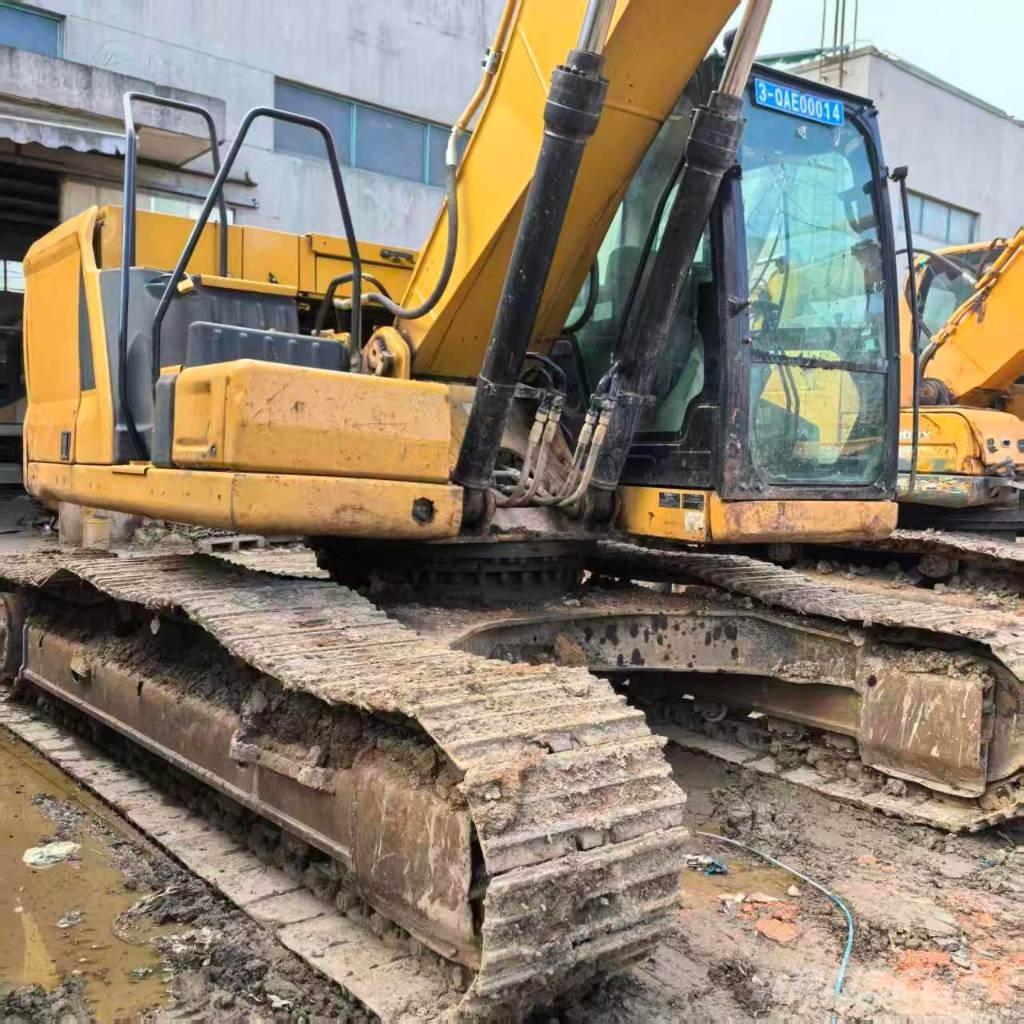 CAT 320 Excavatoare pe șenile
