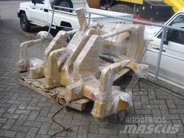 CAT 140M/160M Ripper Utilaje construcții - Altele